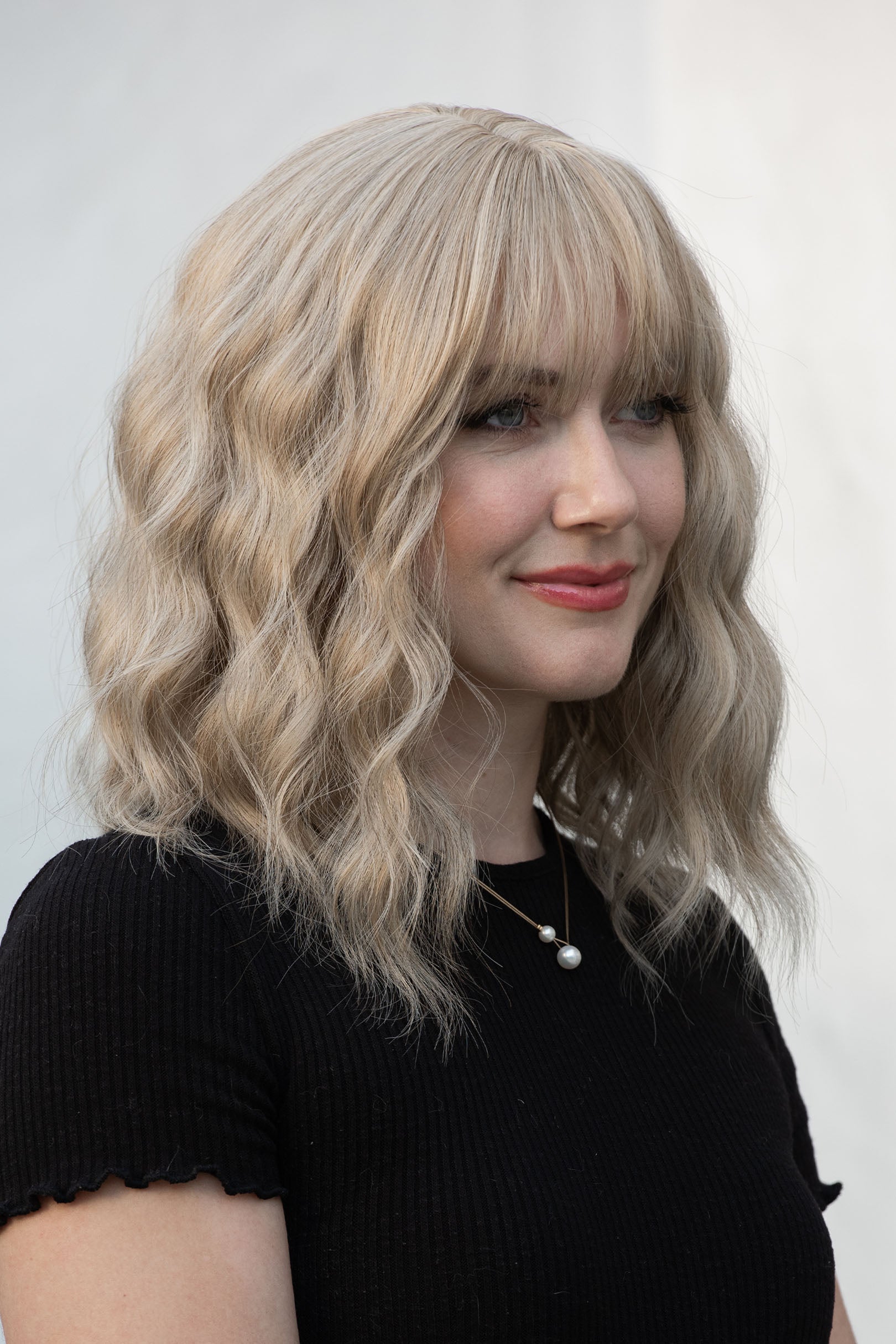 Ashy Blonde Wavy online Wig with Bangs